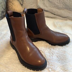 Madewell Chelsea Boot. Leather upper w Waffle tread sole. True 6.